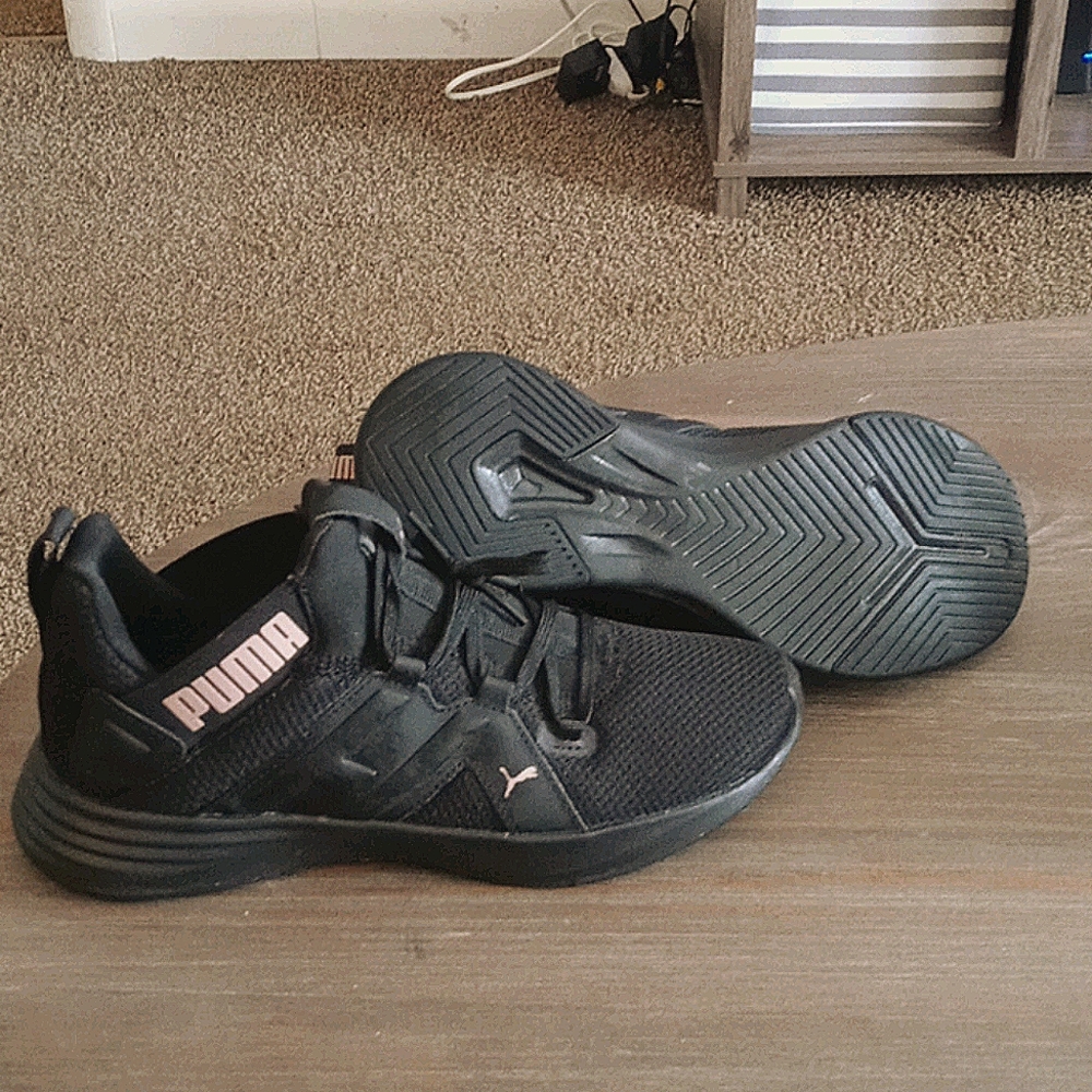 Womens size 6.5 puma shoes